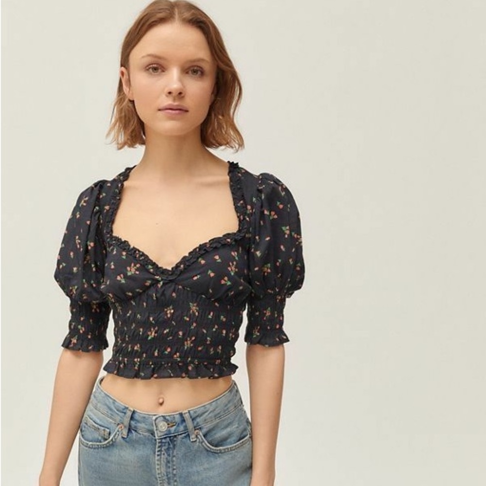 Urban Outfitters Uo May Smocked Puff Sleeve Cropped Top Black Printed Tie